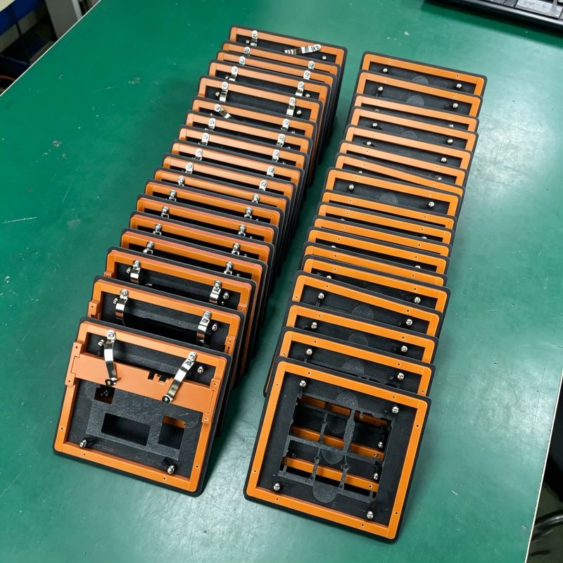 Batch flip type SMT soldering fixture with stainless steel toggle clamps, flip cover design for batch PCB wave soldering