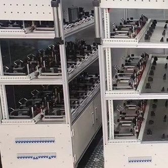 Internal sliding fixture trays and transparent safety cover of aluminum profile aging test rack