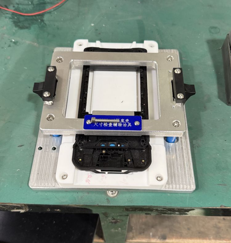 Plastic housing dimension inspection fixture for checking plastic casing dimension tolerance