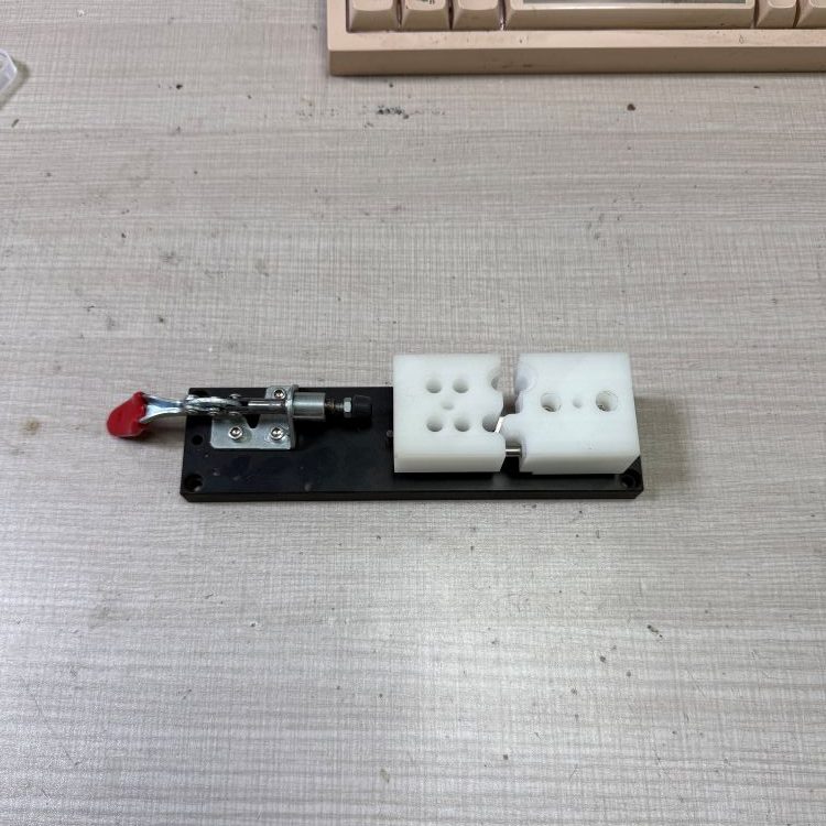 Small quick clamp assembly jig for small electronic component assembly and positioning